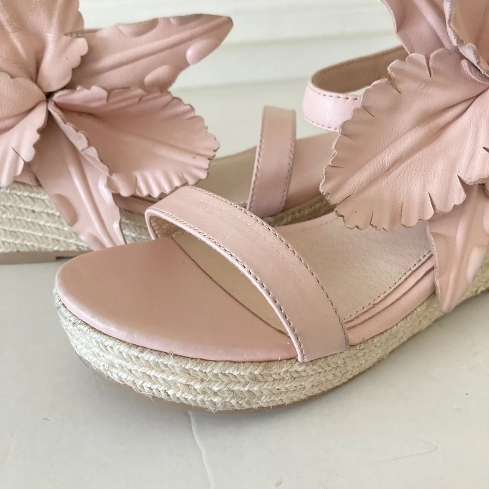 NWOT Anthropologie Cecelia Kids Lilly Flower Pink Leather Sandals Sz 2